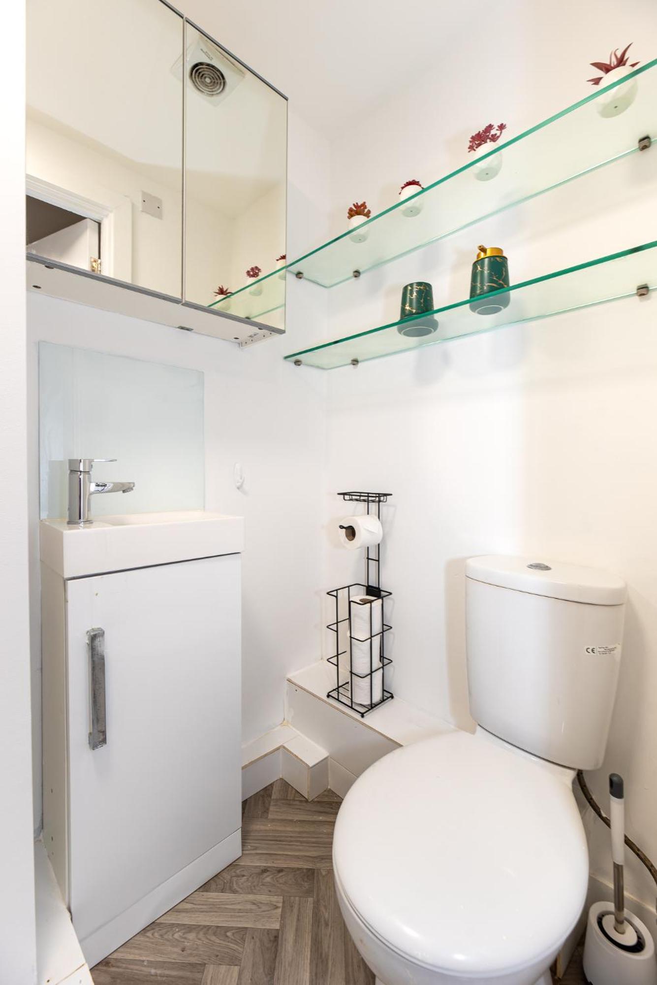 Small And Trendy Studio 3B Лондон Экстерьер фото