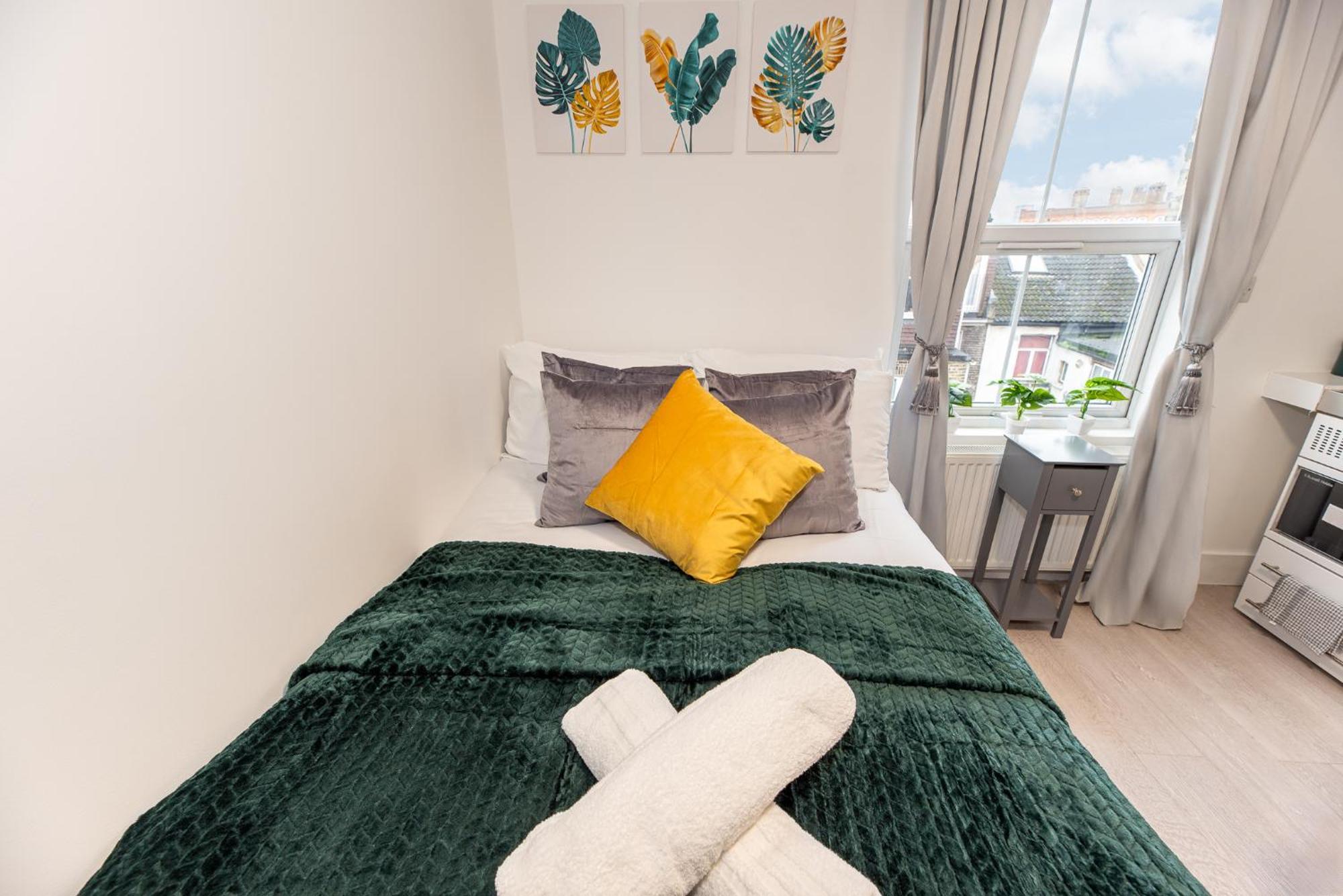 Small And Trendy Studio 3B Лондон Экстерьер фото
