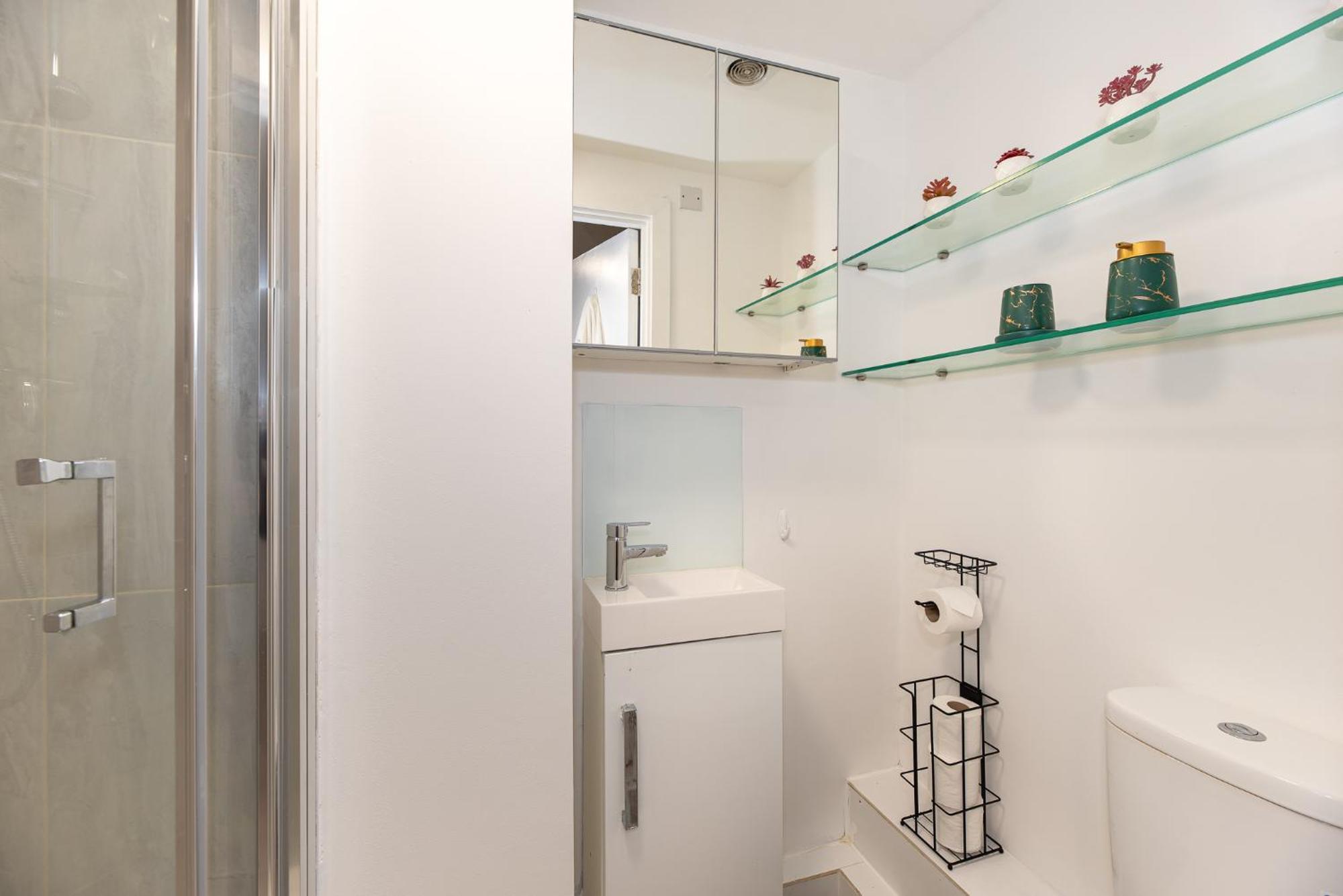Small And Trendy Studio 3B Лондон Экстерьер фото