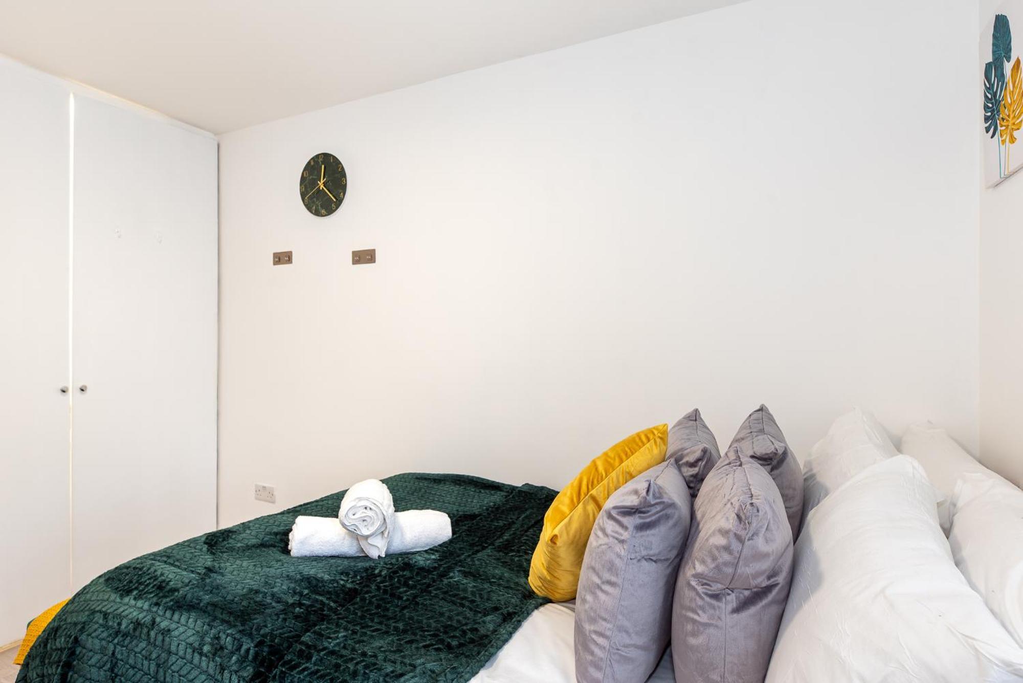 Small And Trendy Studio 3B Лондон Экстерьер фото